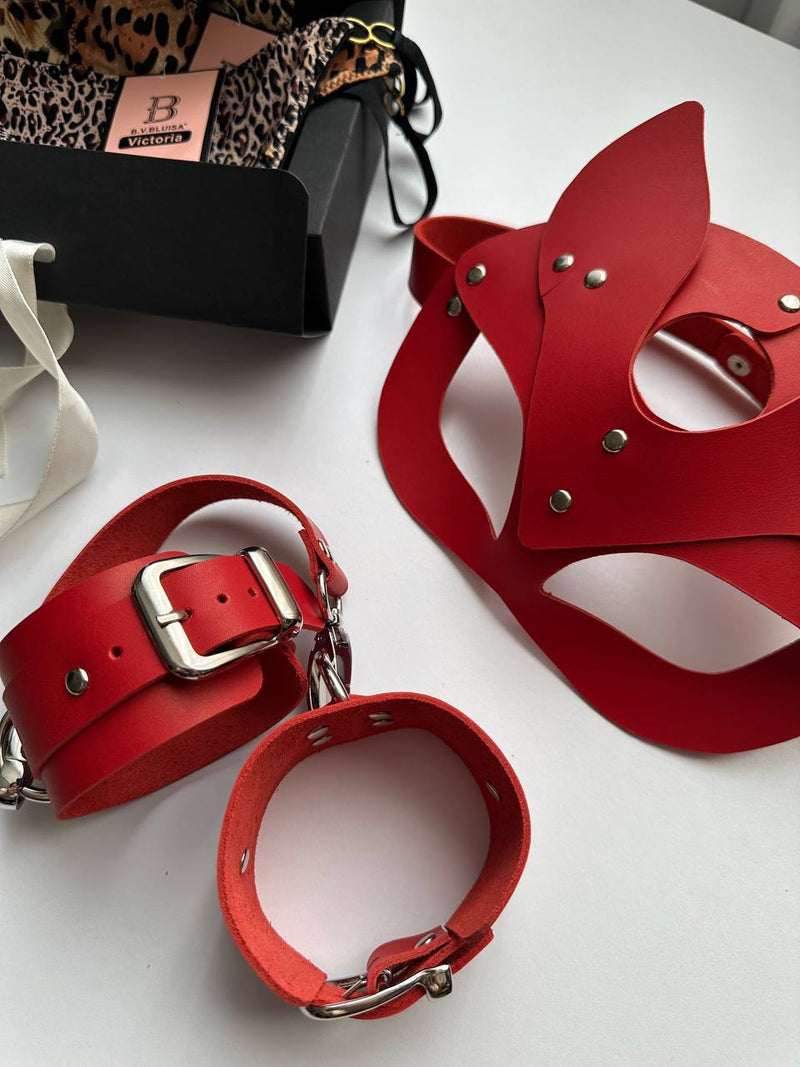 Black Panther Bondage Set - Mask And Handcuffs Set by The Lilith Noir — Detail Shot